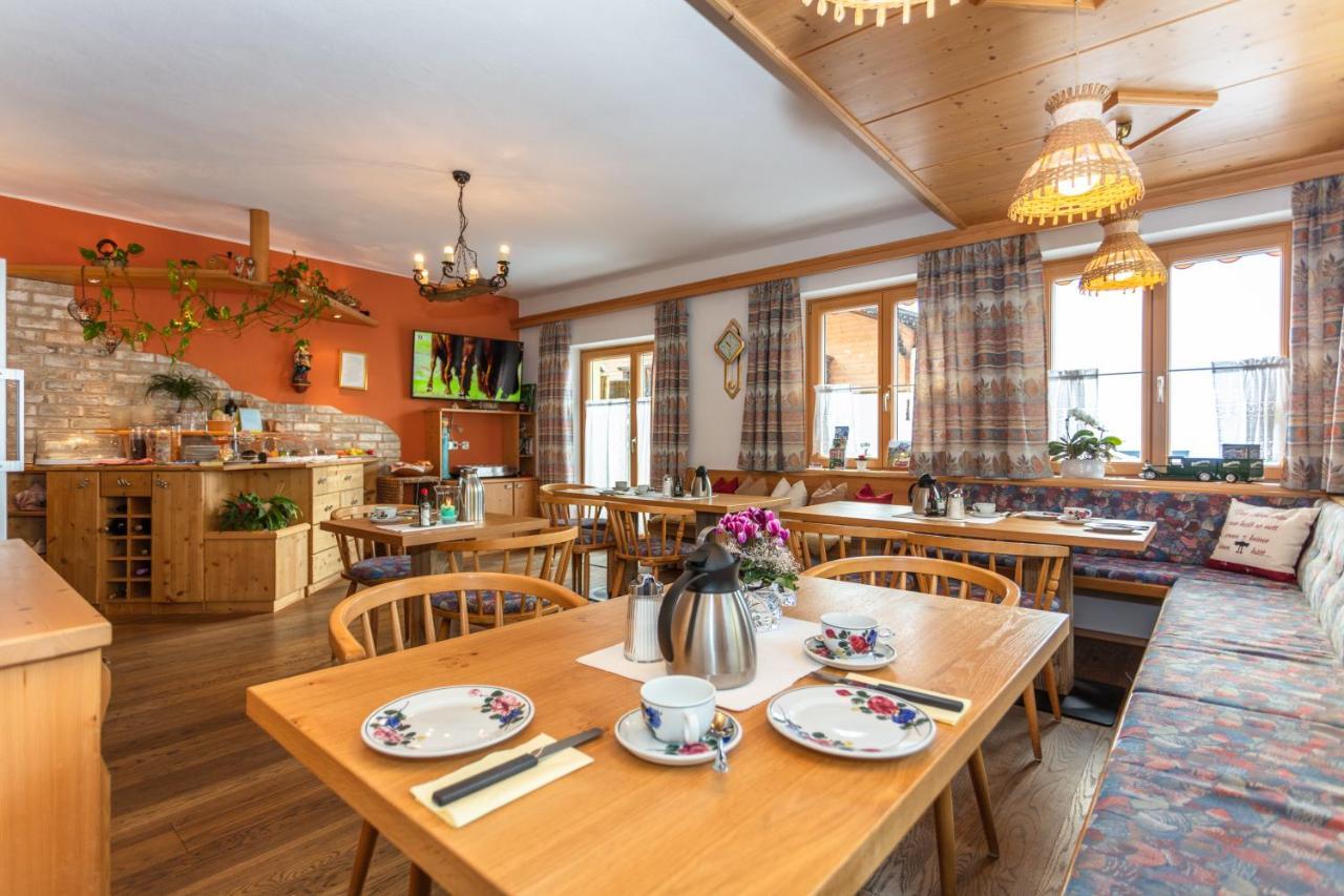 Hoelzl Bed & Breakfast Neukirchen am Großvenediger Exterior photo