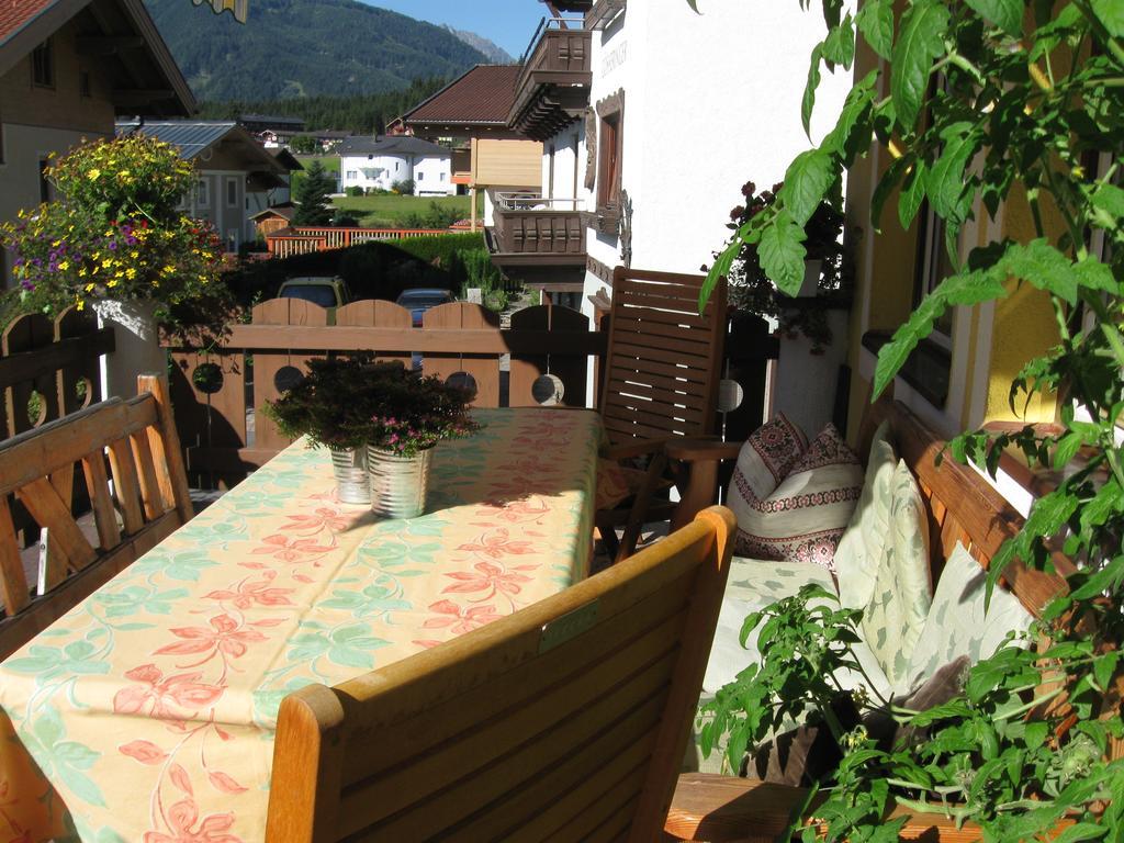 Hoelzl Bed & Breakfast Neukirchen am Großvenediger Exterior photo