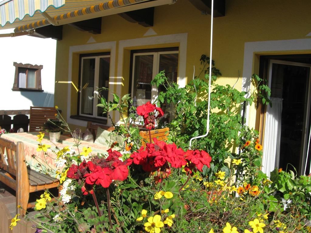 Hoelzl Bed & Breakfast Neukirchen am Großvenediger Exterior photo