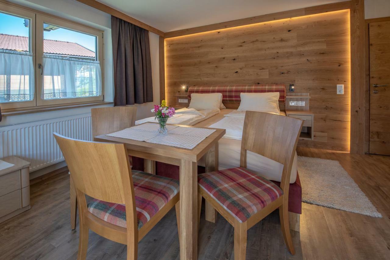 Hoelzl Bed & Breakfast Neukirchen am Großvenediger Exterior photo