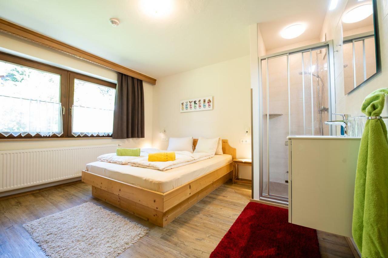 Hoelzl Bed & Breakfast Neukirchen am Großvenediger Exterior photo